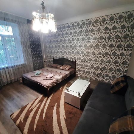 Apartment 2 Bed Rooms Near Aristokrat Zaporizhia Exterior foto